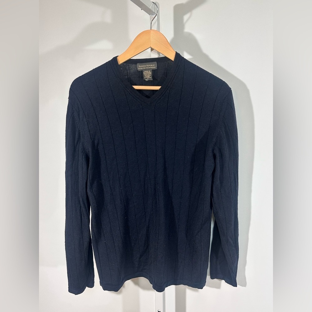 Banana Republic Extra-Fine Italian Merino Ribbed V-Neck Sweater Minimal Black M